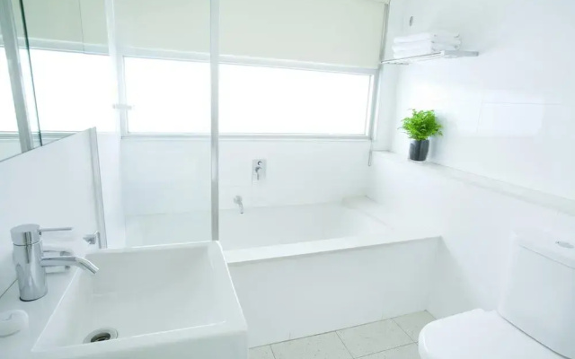 Cosmopolitan Hotel Melbourne - by 8Hotels