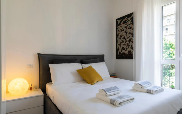 Fashion District - Top Floor Apartment