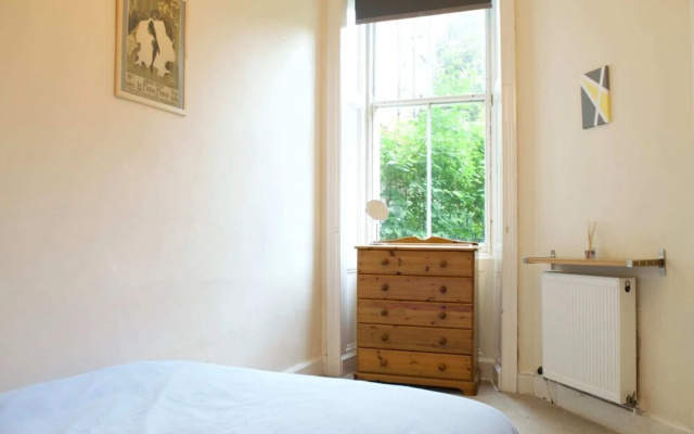 Beautiful 3 Bedroom Edinburgh Home