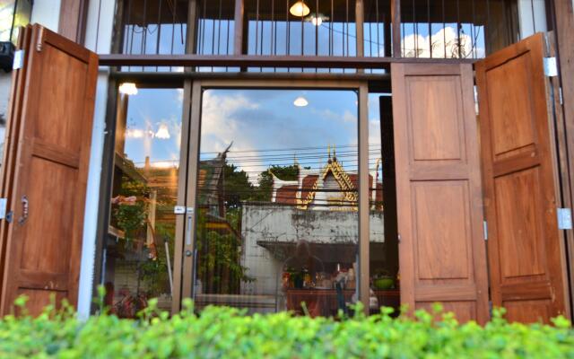 Wayla Hostel Бангкок вид на фасад