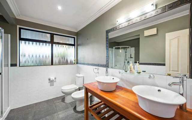 Taupo Escape - Rainbow Point Holiday Home