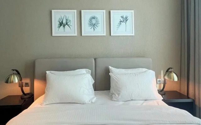 Centrally Located Cozy Burj Khalifa view