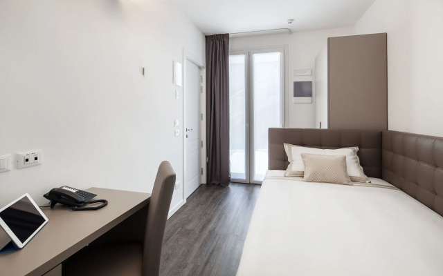 Отель Studio Inn Centrale & Milano Urban Padel