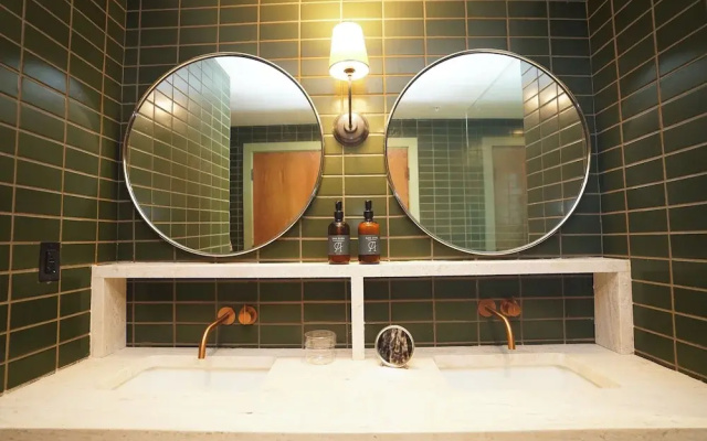 Albert Hotel
