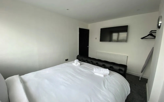 Lovely Refurbished 3-bed House in Liverpool