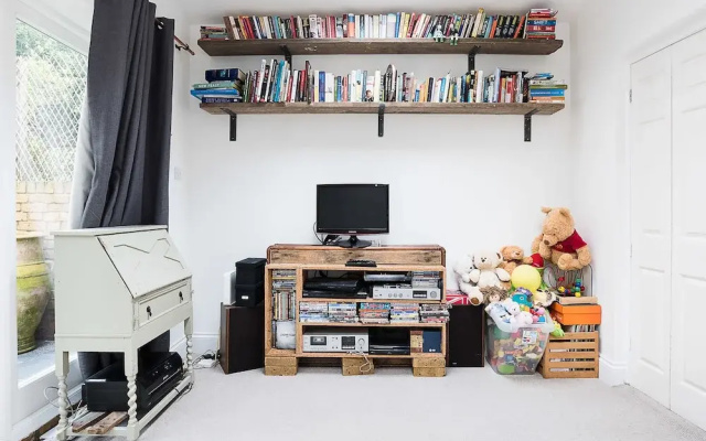 Cosy 2BR Family Home in Battersea