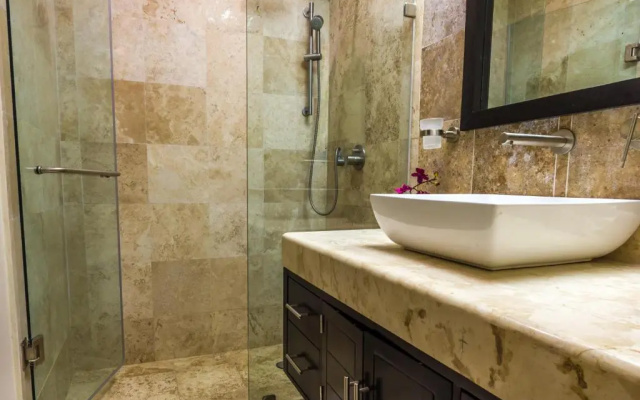 El Faro Oceanfront Apartments