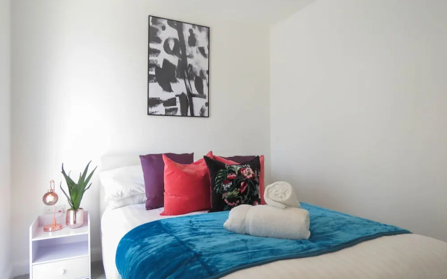 Tudors eSuites Birmingham House Private Garden Free Parking