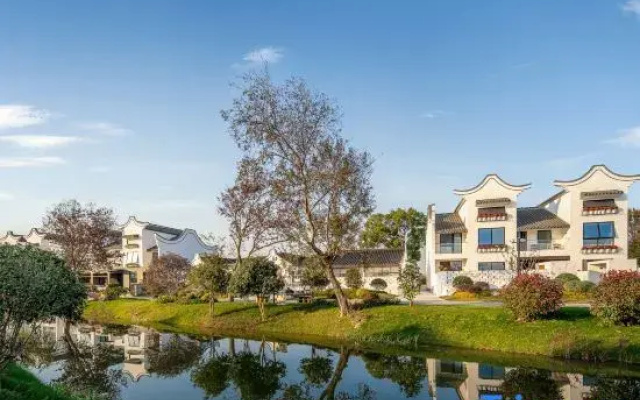 Yin Tang and Dao Hot Spring Health & Wellness Resort Homestay