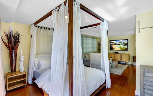 Tropic Like it Hot Tropical Retreat
