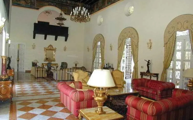 La Mansion