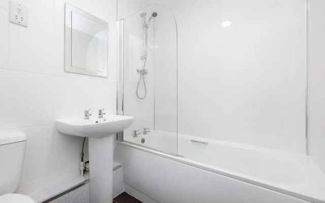 JOIVY Bright 3-Bed Flat Overlooking The Clyde