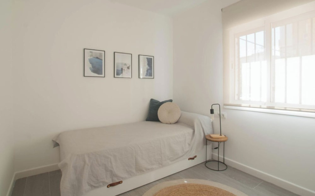 3 Bed Apt Sleep 6 - Pets, Balcony, Parking, Wifi