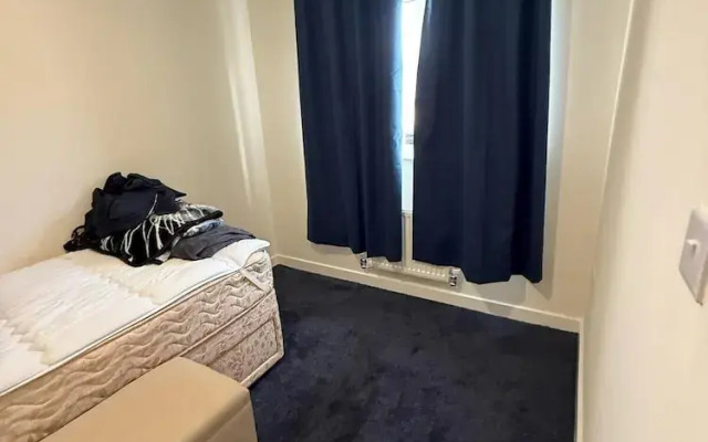 Central 2 Bed Home - Parking, Ev Point, Garden