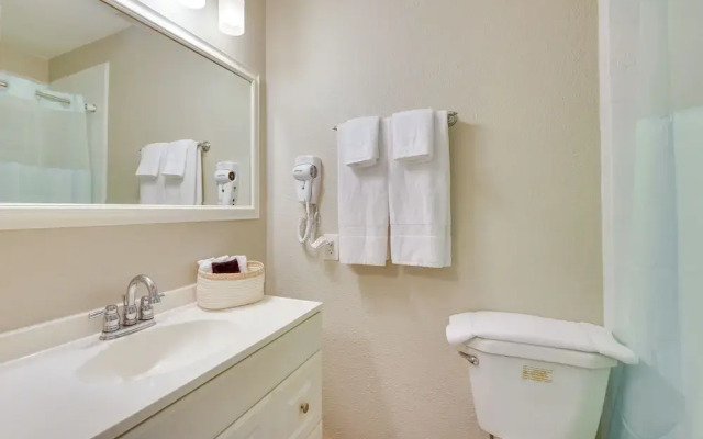 Walk to Marina: Home w/ Pool in Palmetto