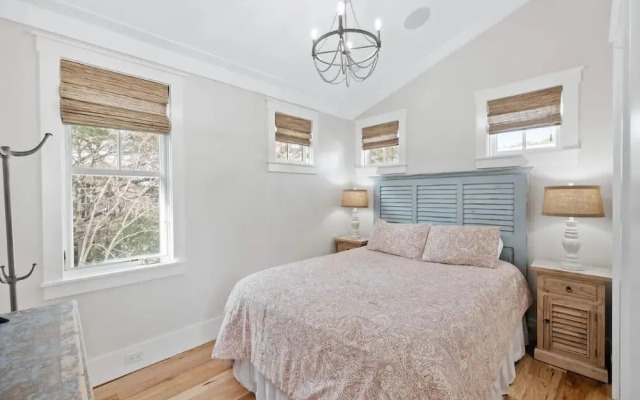 Sea La Vie Seaside Carriage House