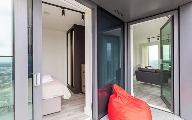 Two Bedroom Luxury Retreat At North Acton, London