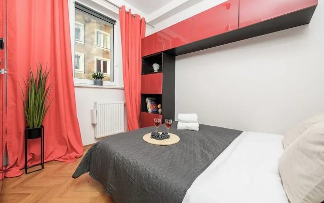 Lumina airy apartment with balcony