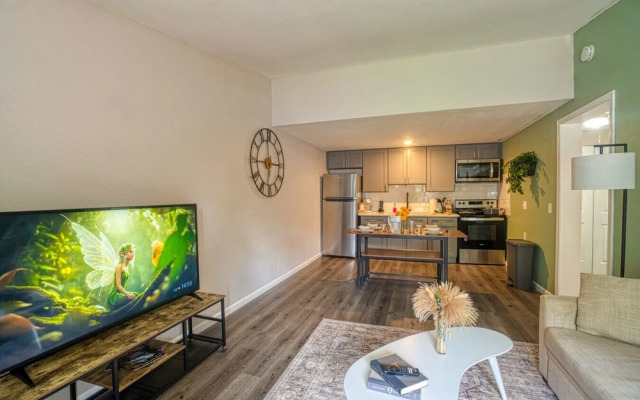 Cozy 1BR Apt - 6mi to Ft Moore