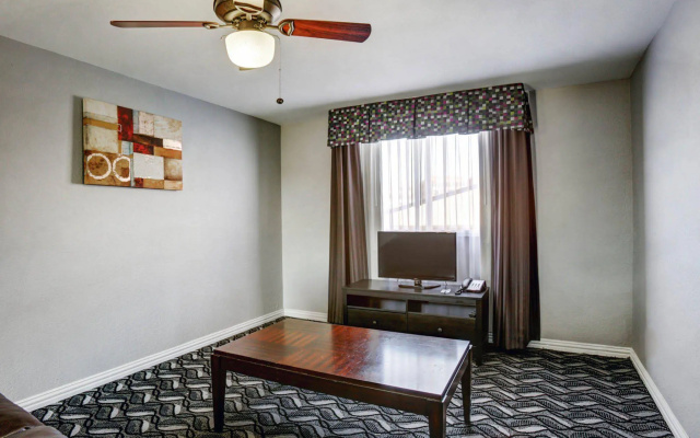 Rodeway Inn and Suites Austin