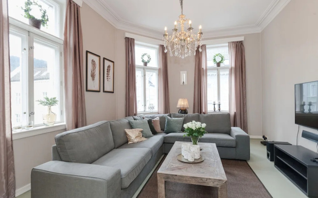Exclusive apartment in city