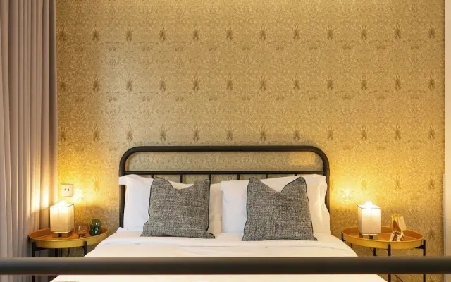 Urban Chic - Aird House