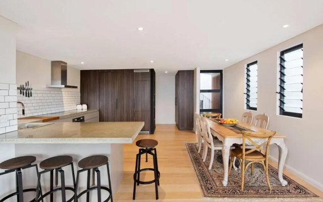 BRON455B - Bronte Beach House with Ocean Views