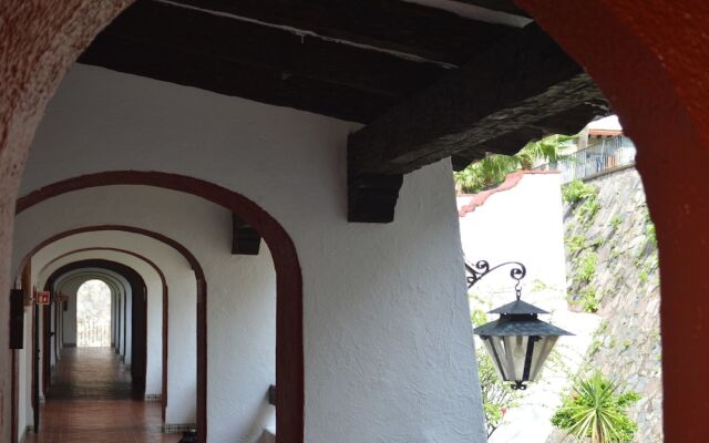 El Tapatio Hotel And Resort вид на фасад