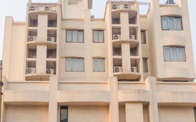 OYO 13089 Hotel Gold Crest