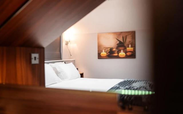 Annex, 2 Bed, Sleeps 4, Parking