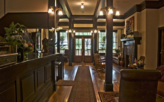 Naramata Heritage Inn & Spa
