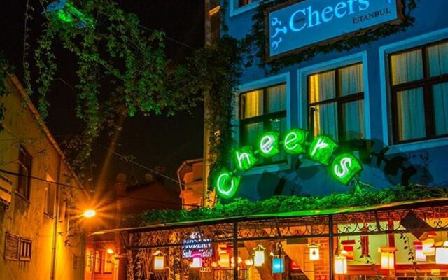 Cheers Hostel вид на фасад