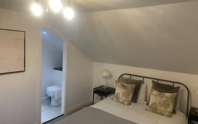 Sleeps7-parking-garden-patio