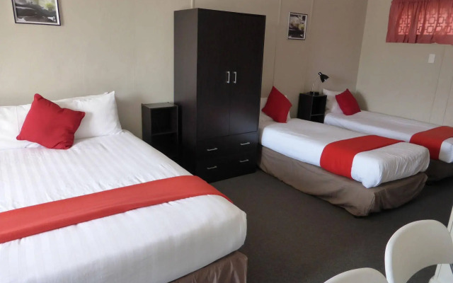 Smerdon Lodge Motel