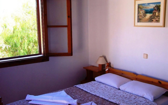 Alexatos Studios & Apartments