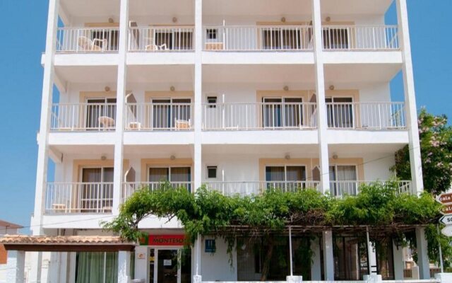 Отель Hostal Montesol вид на фасад