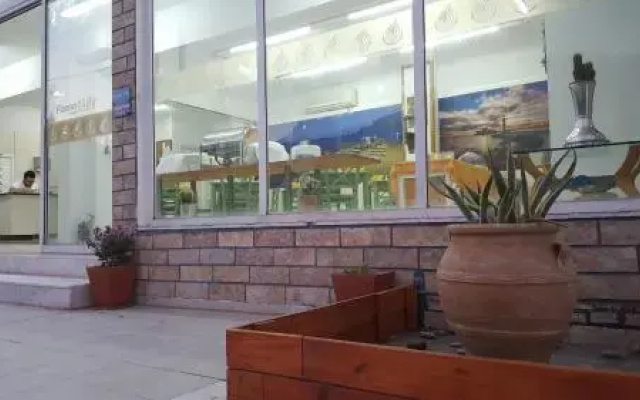 Flame Lily Studios And Apartments