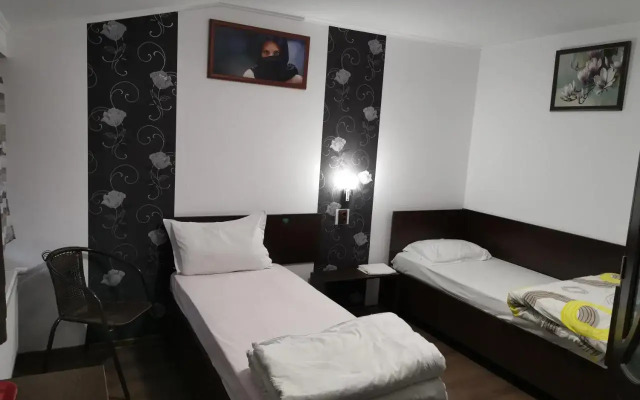 Joe Hostel