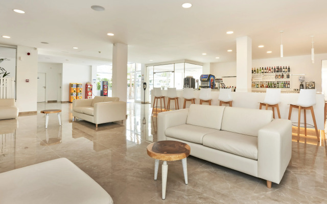 Globales Cala Bona Suites