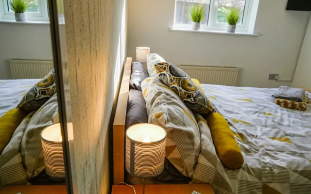 Amazing 5 2-bed Apartment in Manchester