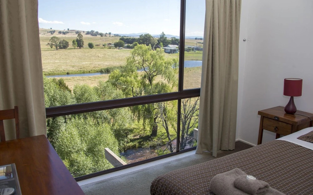 Delatite Apartments - Timbertop and Fir