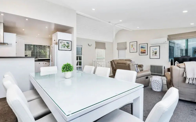 Lakefront Living At Remarkables - East