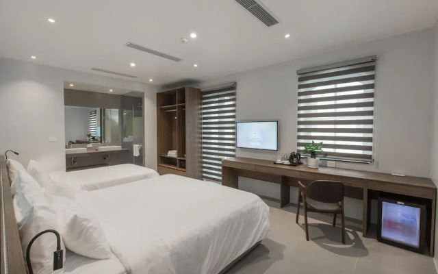The Twin Hotel