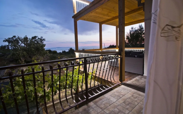 Upscale Apartment in Dalmatia With Terrace