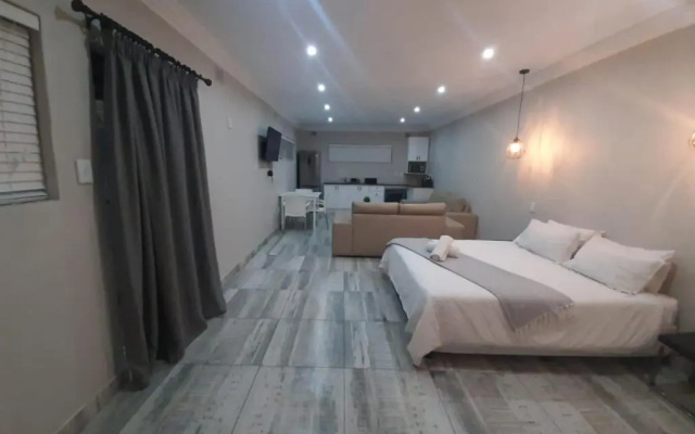 Guest house on Gillian Unit 7