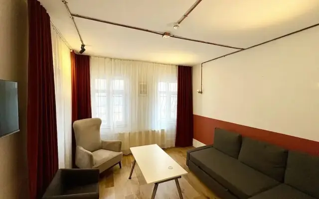 Galata Port Flats Chakra 1