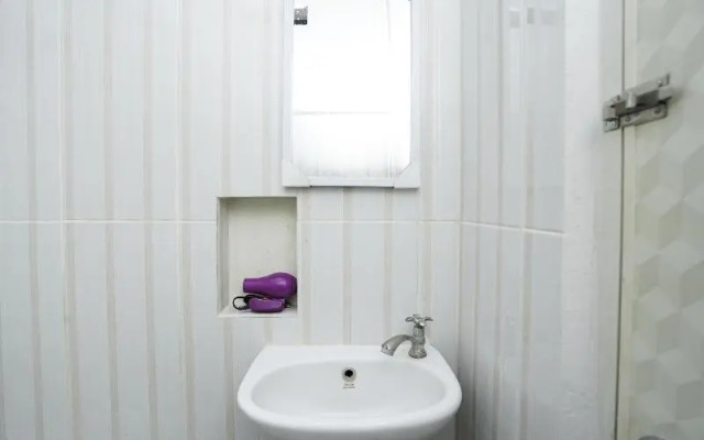 Oyo 1985 F7 Residence