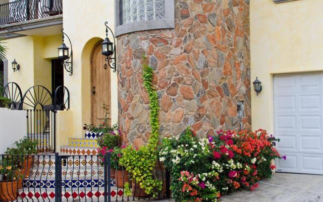 Отель Villa De Tres Hermanas Мексика, Педрегал - отзывы, цены и фото номеров - забронировать отель Villa De Tres Hermanas онлайн вид на фасад