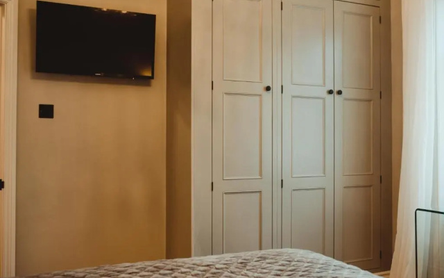 ch1 boutique stays - queen suite
