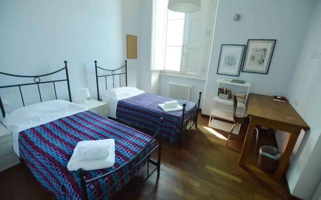 Immaculate 2-bed Apartment in Firenze